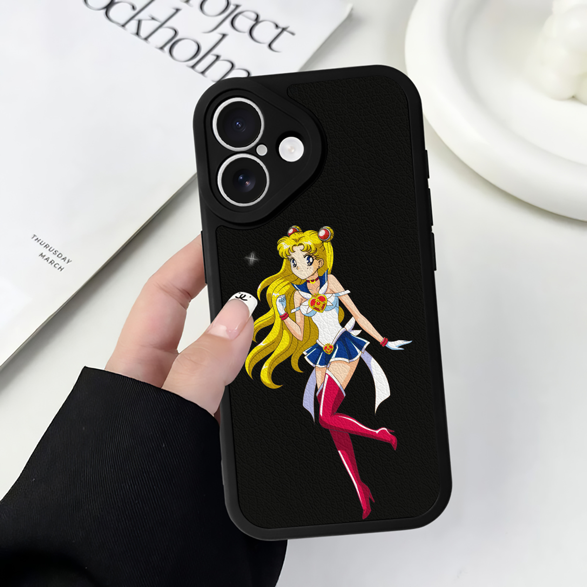（画像用） 美少女戦士セーラームーン 月野 うさぎ つきの うさぎ Sailor Moon Tsukino Usagi 【iPhone 16シリーズ対応】シリコンスマホケース（レザー調） 材質：シリコン